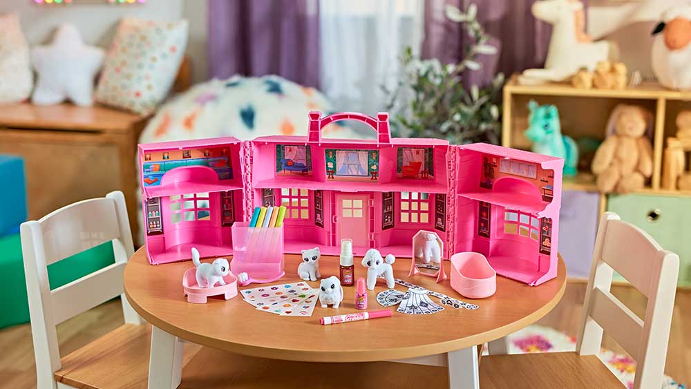 Scribble Scrubbie Super Salon open on child's table.